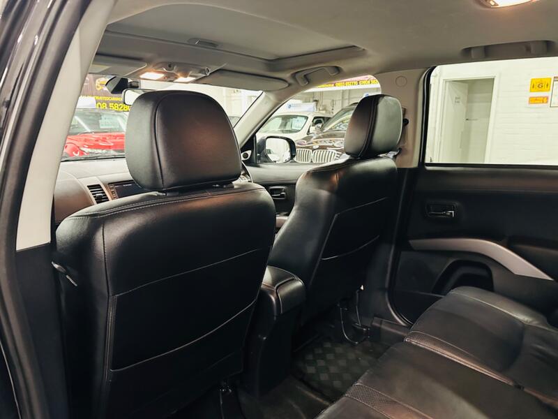 MITSUBISHI OUTLANDER