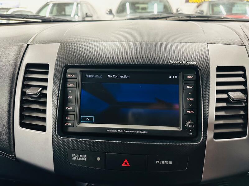 MITSUBISHI OUTLANDER