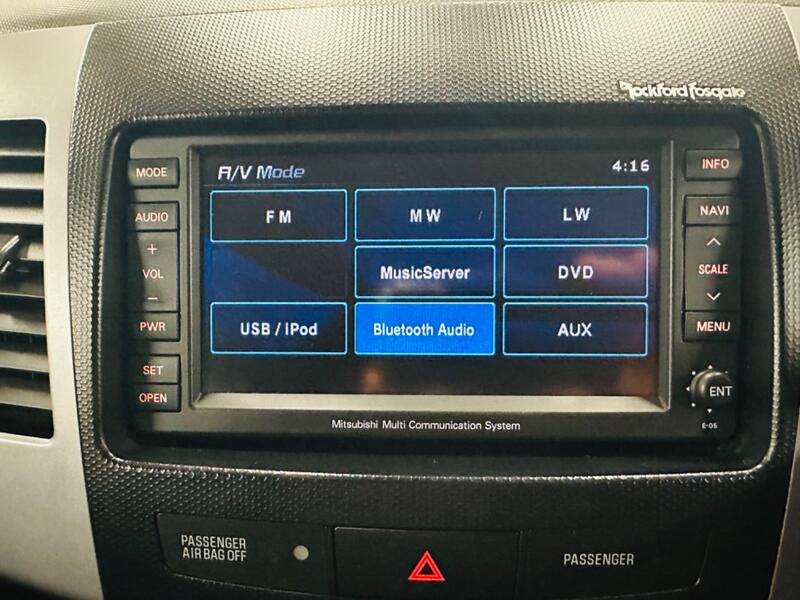 MITSUBISHI OUTLANDER