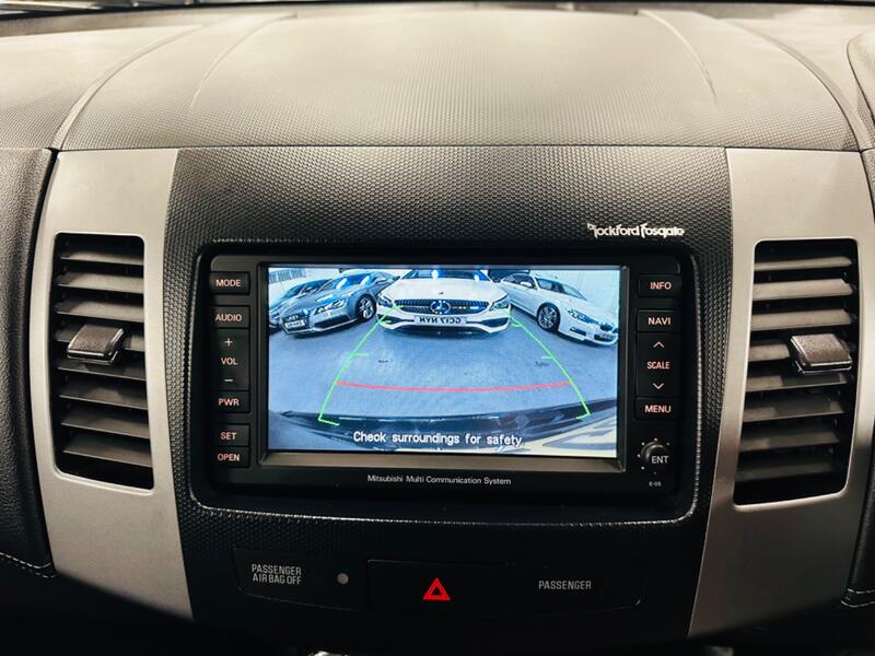MITSUBISHI OUTLANDER