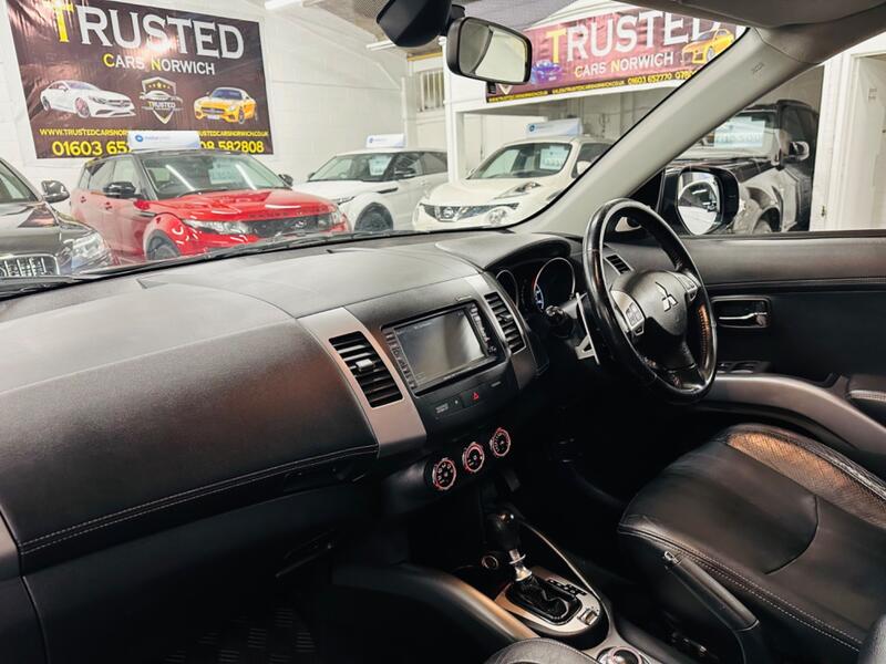 MITSUBISHI OUTLANDER