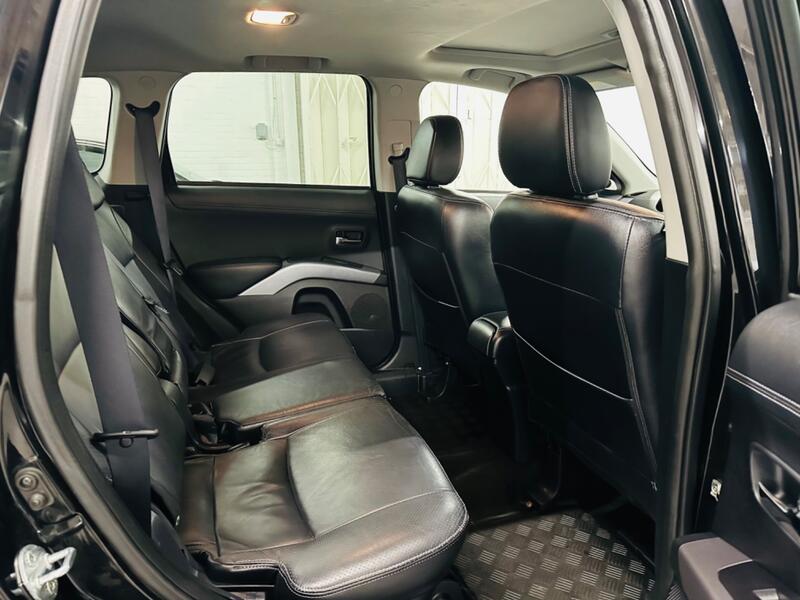 MITSUBISHI OUTLANDER
