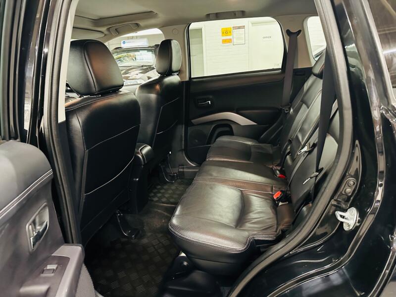 MITSUBISHI OUTLANDER