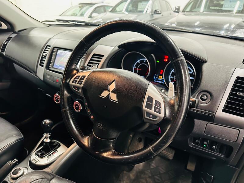 MITSUBISHI OUTLANDER