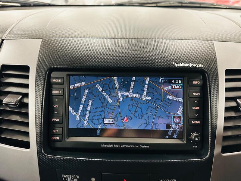 MITSUBISHI OUTLANDER