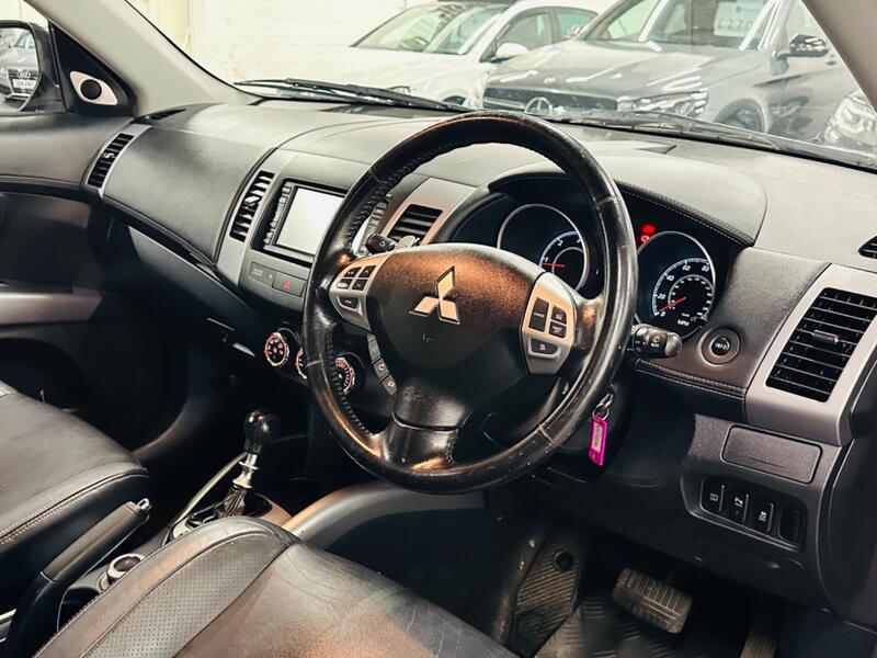 MITSUBISHI OUTLANDER