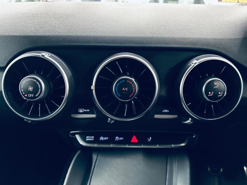 AUDI TT