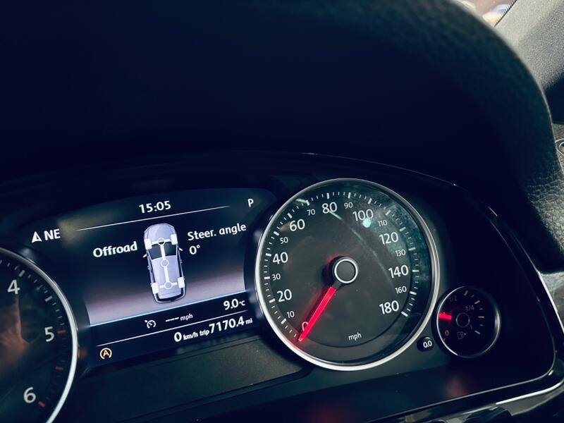 VOLKSWAGEN TOUAREG
