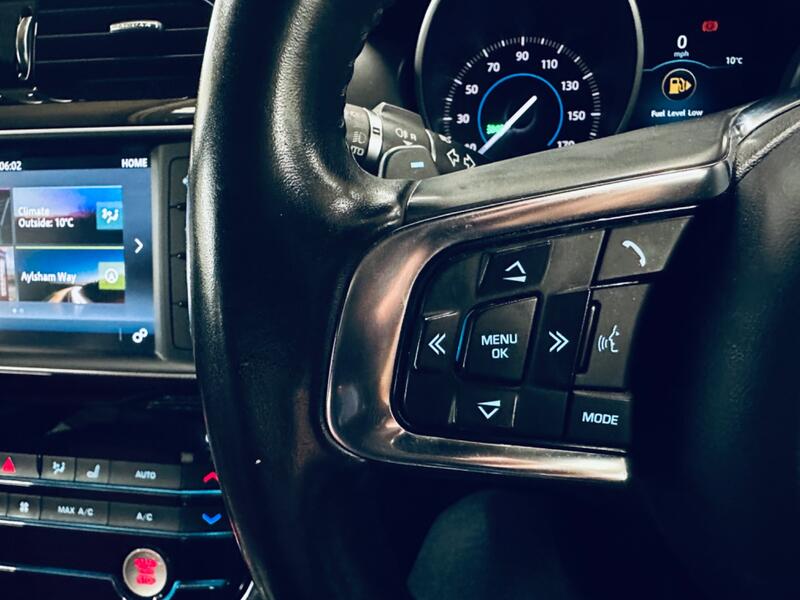 JAGUAR XE