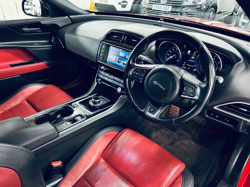 JAGUAR XE