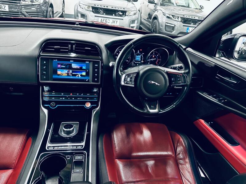 JAGUAR XE