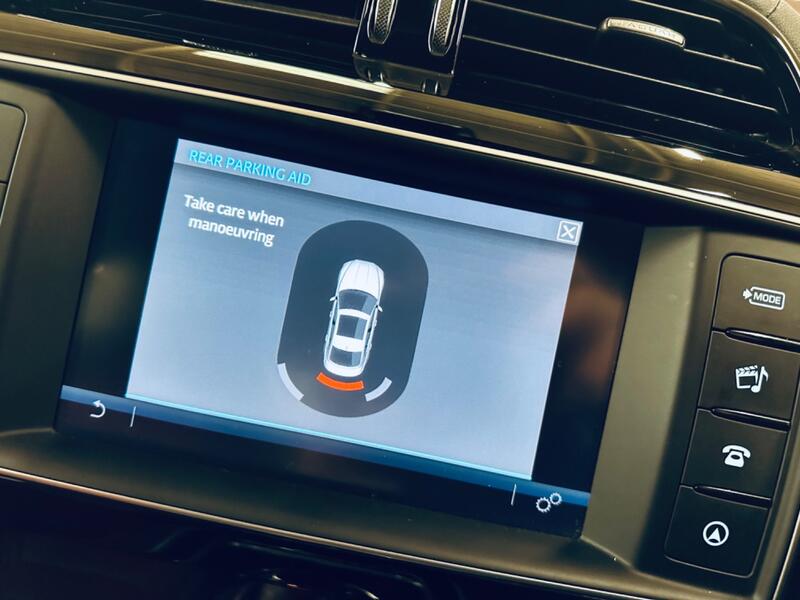 JAGUAR XE