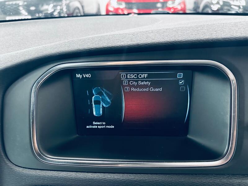 VOLVO V40