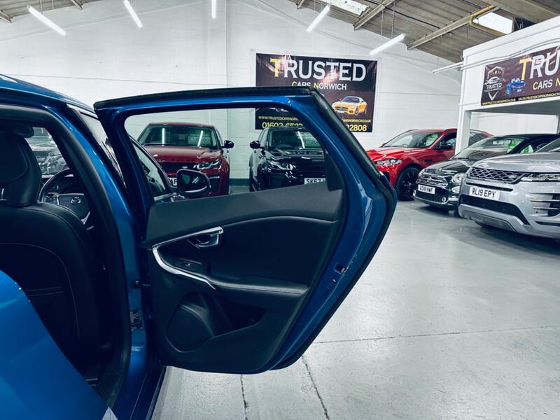 VOLVO V40