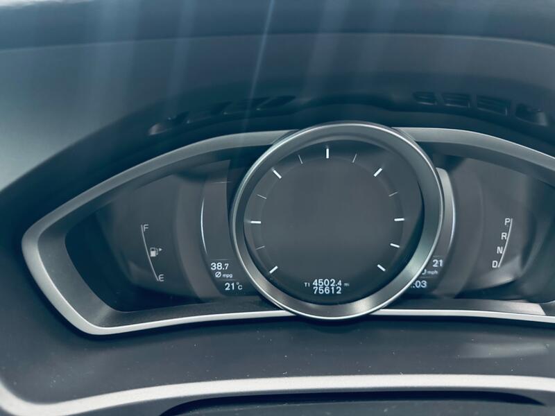 VOLVO V40