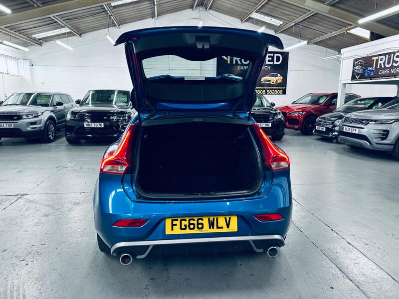VOLVO V40