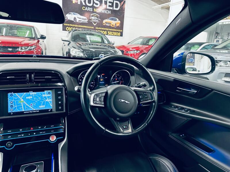 JAGUAR XE