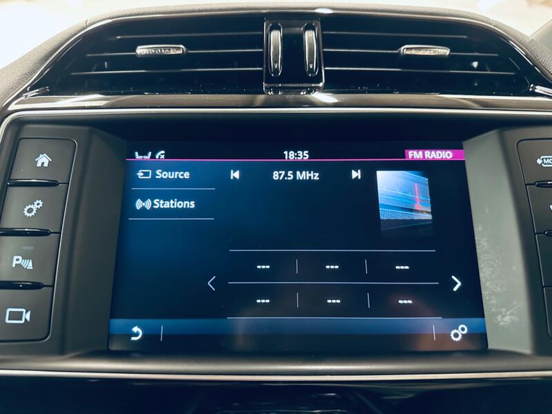 JAGUAR XE