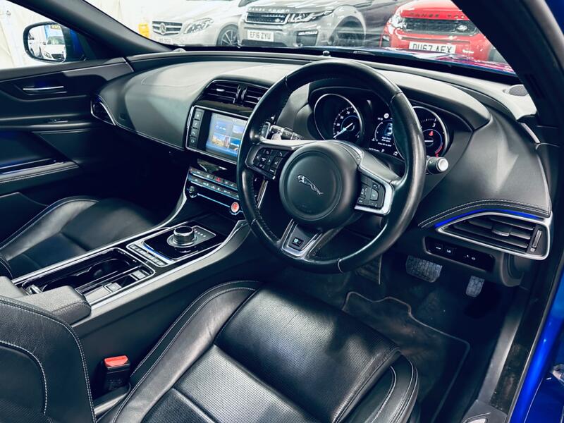 JAGUAR XE