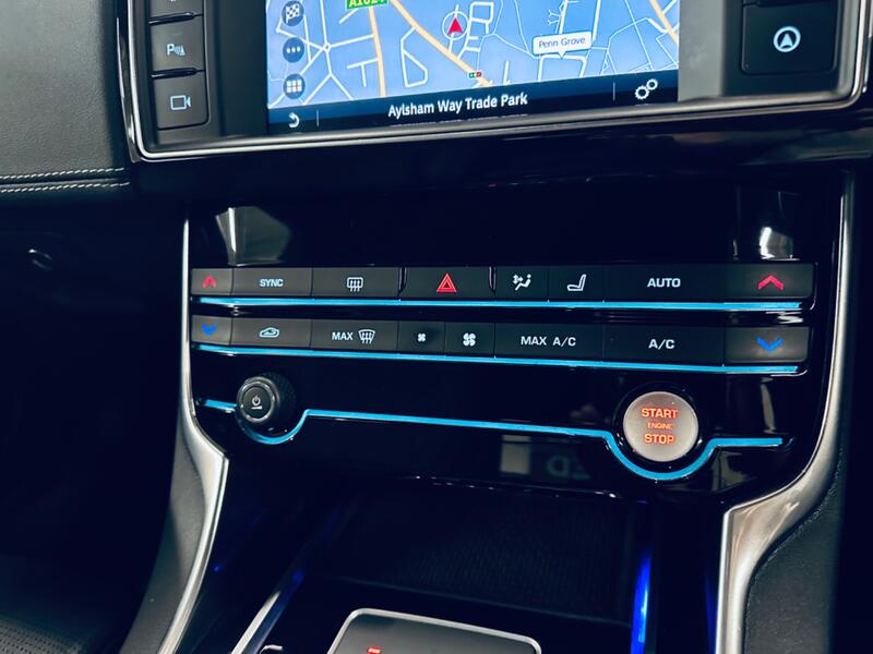 JAGUAR XE