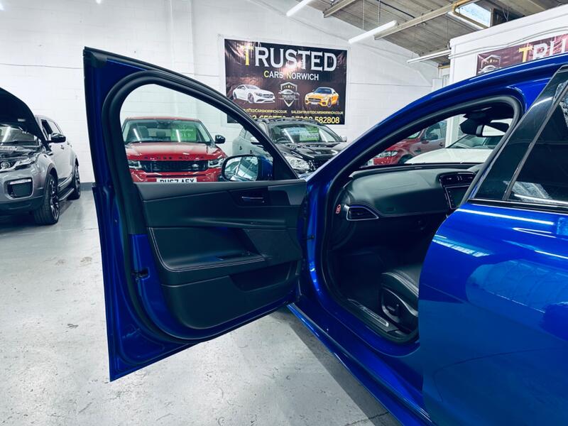 JAGUAR XE