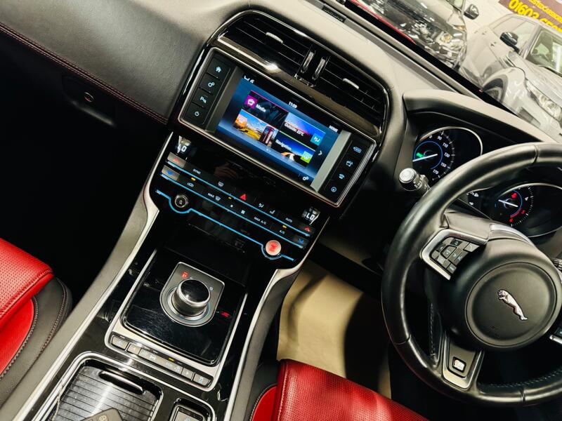 JAGUAR XE