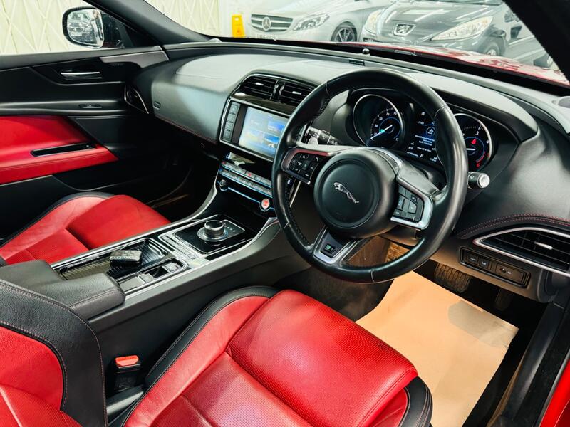 JAGUAR XE