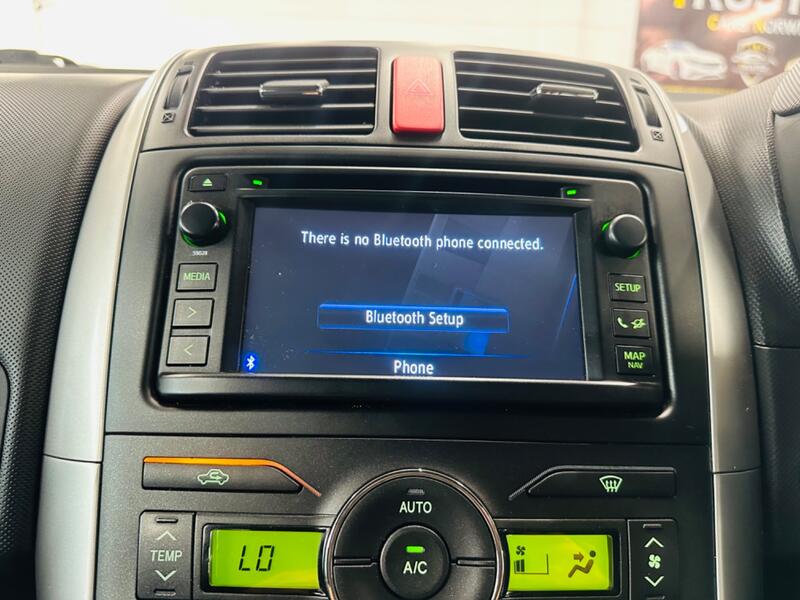 TOYOTA AURIS