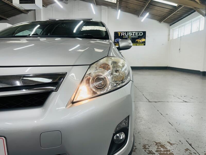 TOYOTA AURIS