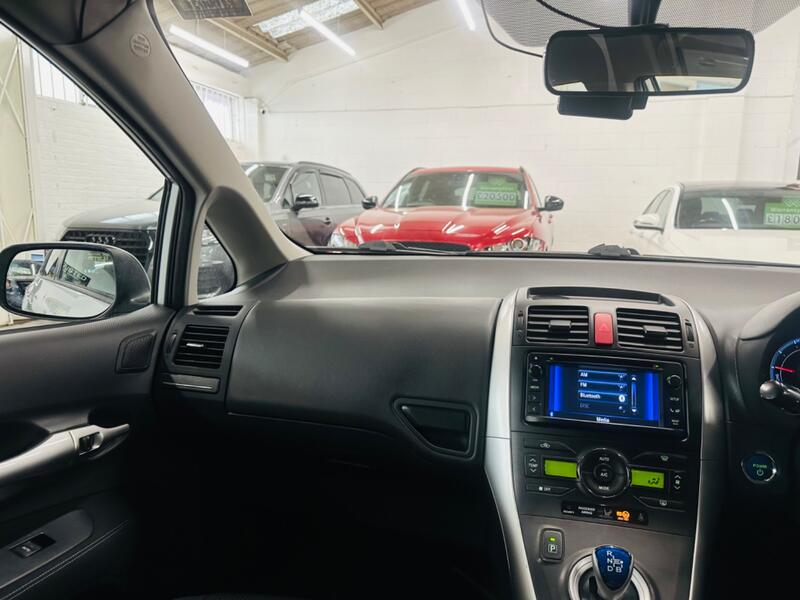 TOYOTA AURIS