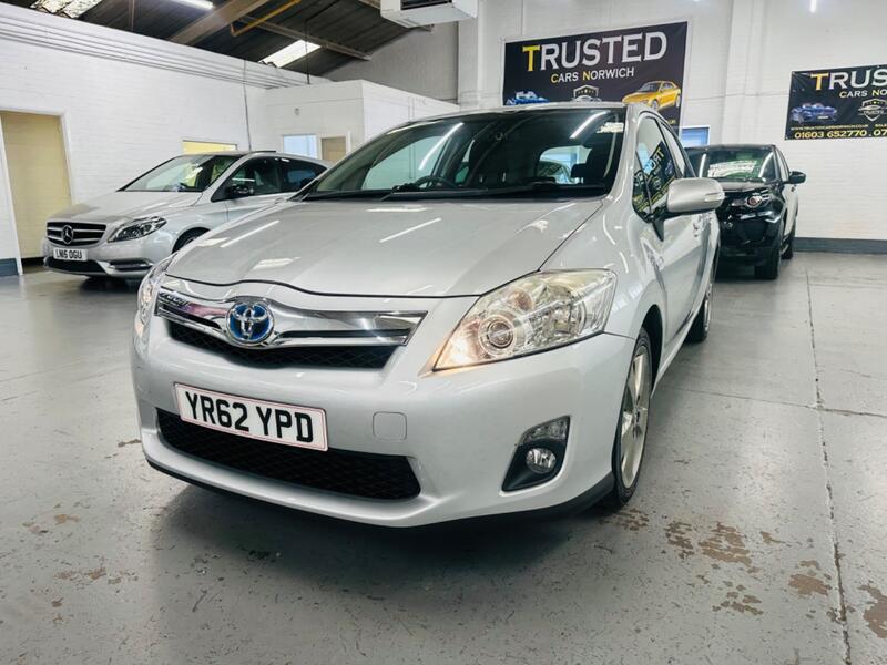TOYOTA AURIS