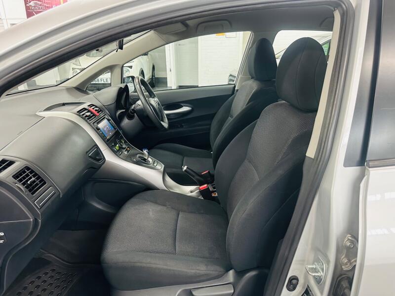 TOYOTA AURIS