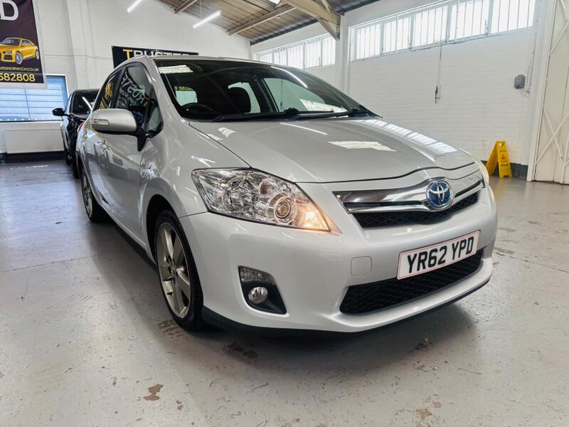 TOYOTA AURIS