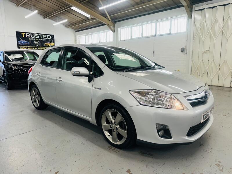 TOYOTA AURIS
