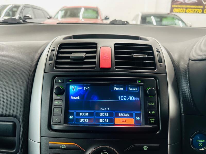 TOYOTA AURIS