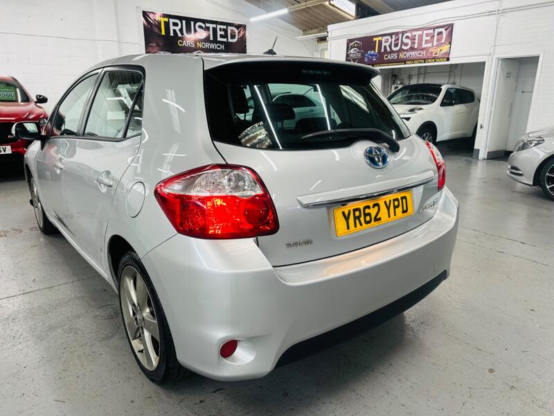 TOYOTA AURIS