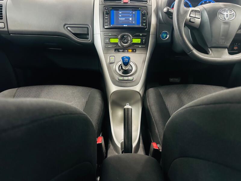 TOYOTA AURIS