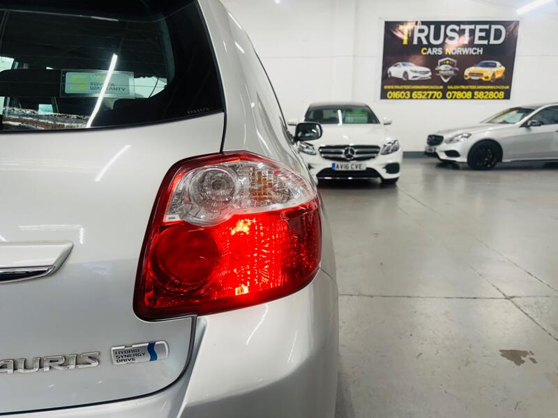 TOYOTA AURIS