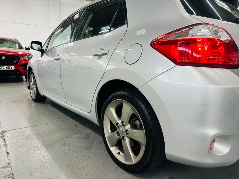TOYOTA AURIS