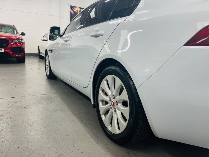 JAGUAR XE