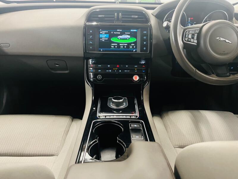 JAGUAR XE