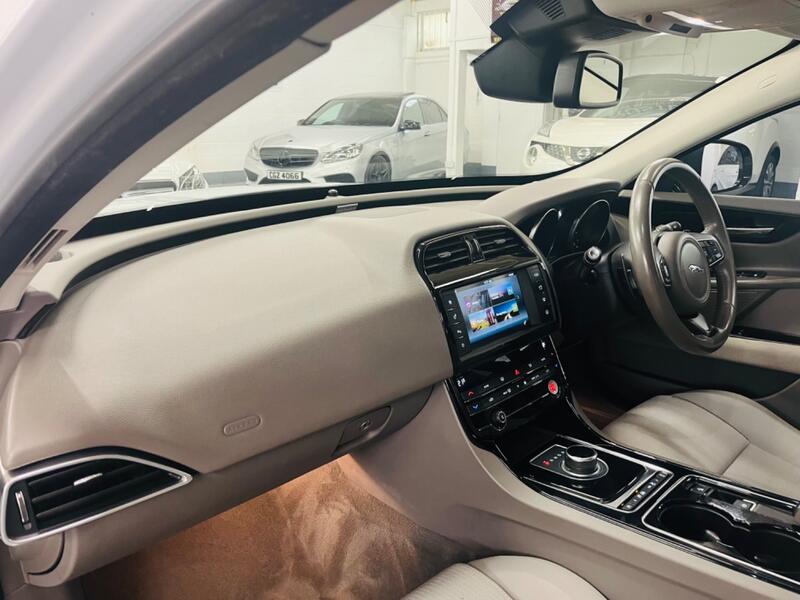 JAGUAR XE
