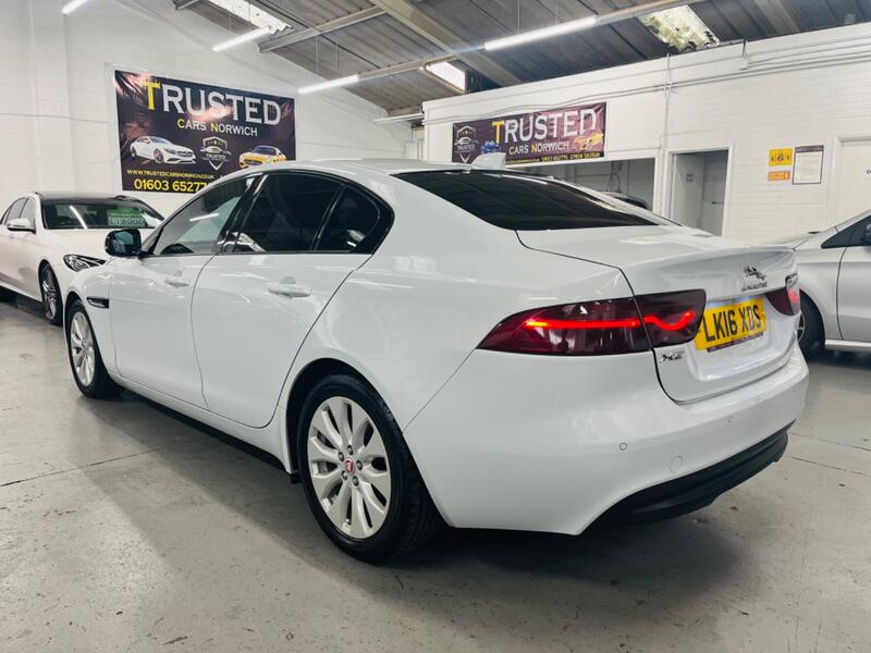 JAGUAR XE
