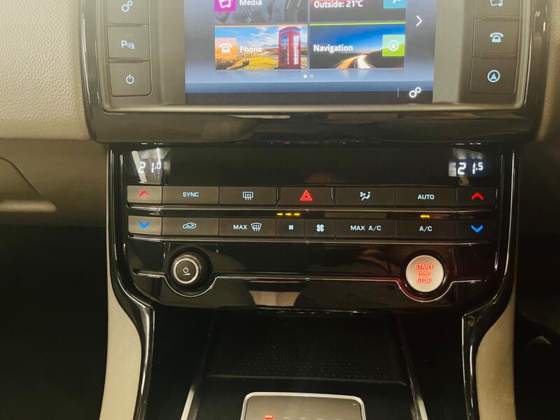 JAGUAR XE