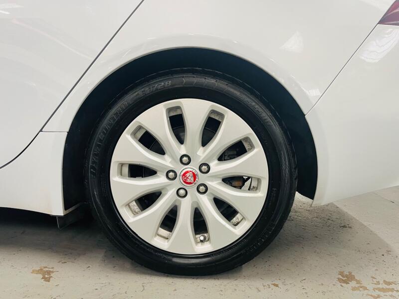 JAGUAR XE