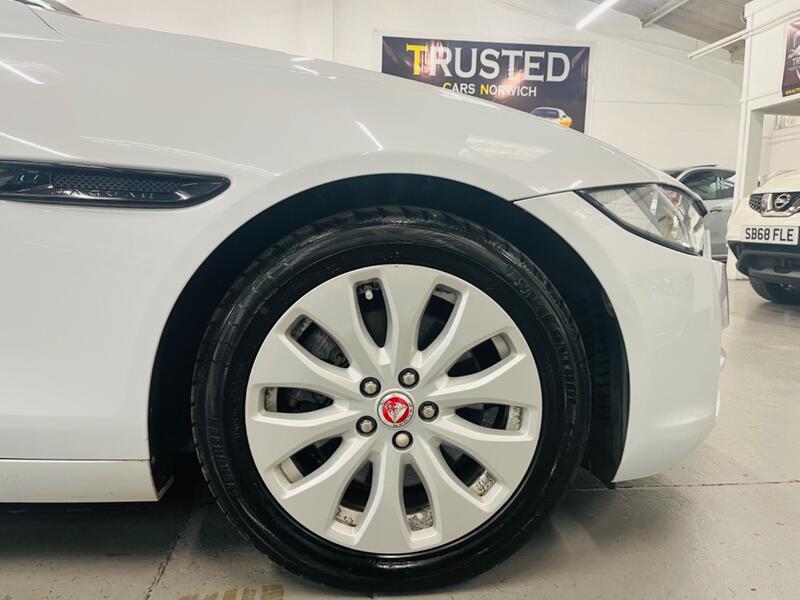 JAGUAR XE