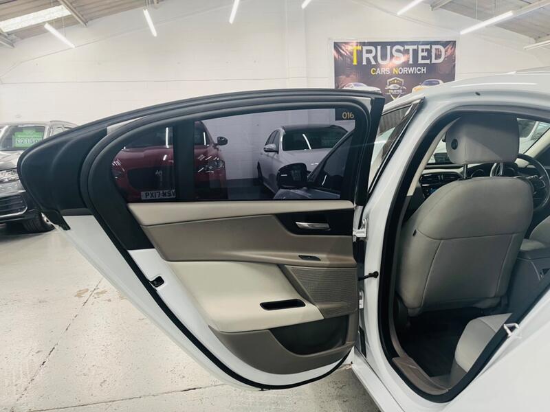 JAGUAR XE