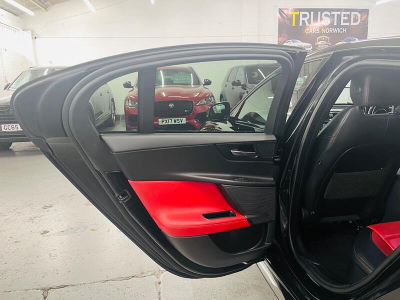 JAGUAR XE