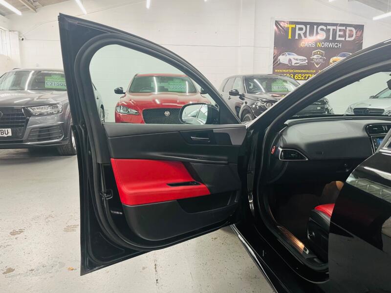 JAGUAR XE