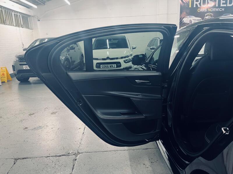 JAGUAR XE